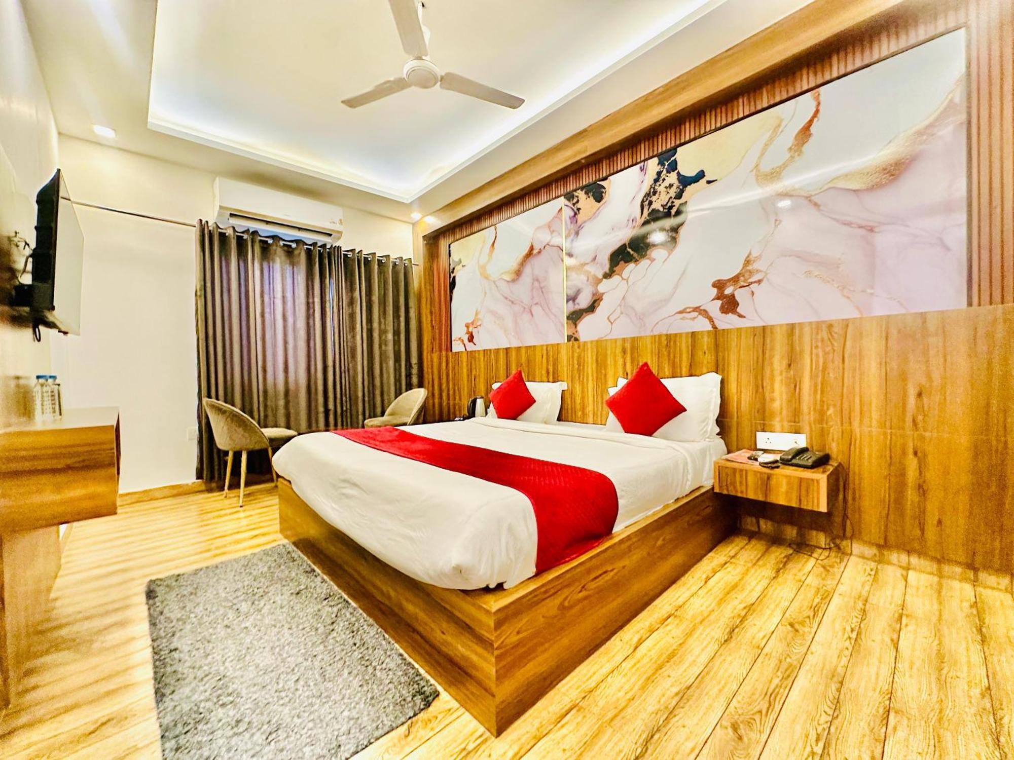 Rosewood Near Delhi Airport Hotel
